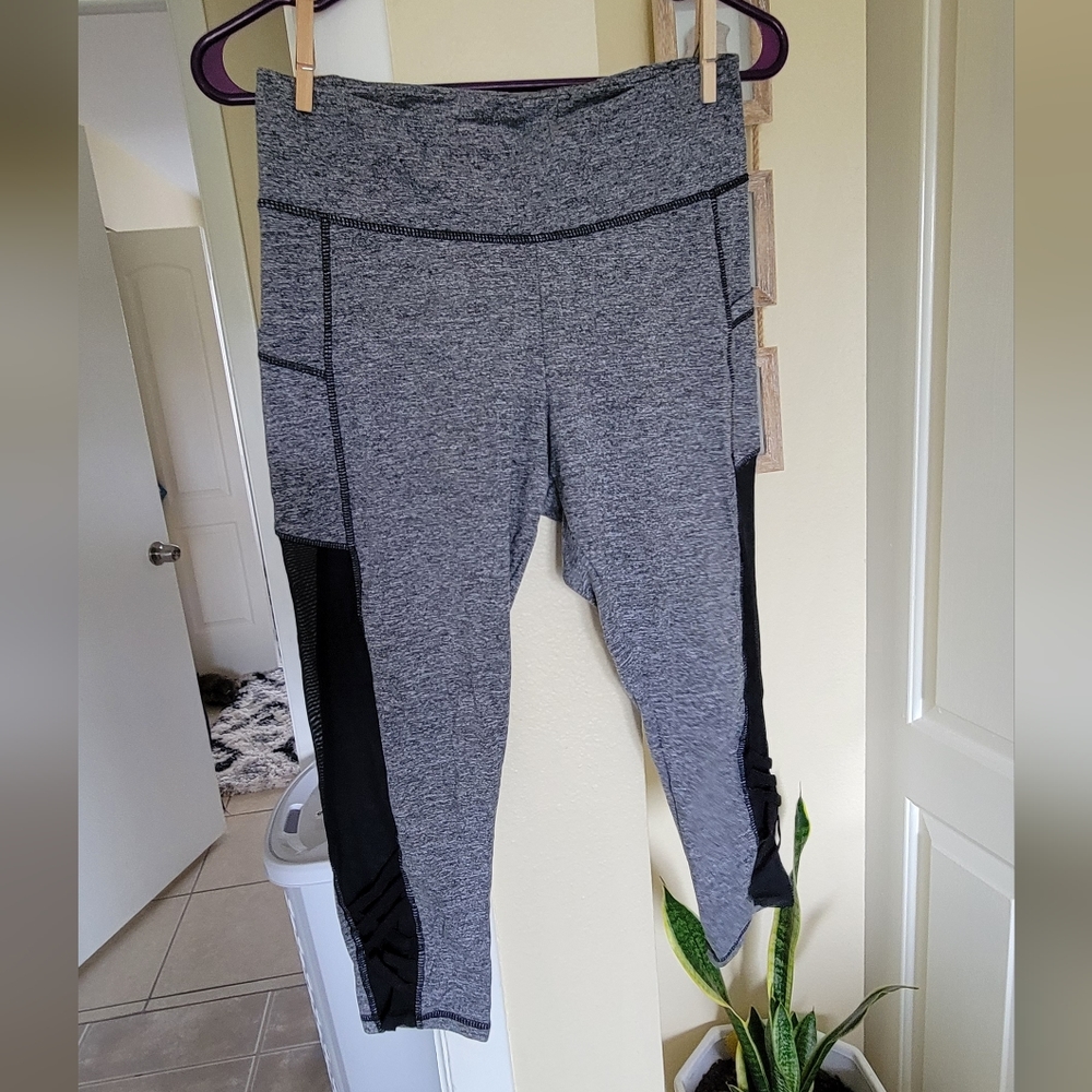 Marika Capri Leggings